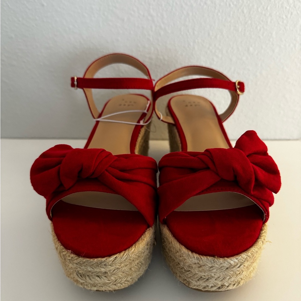 A. New Day Happy Red Bow Sandal Platform Shoe